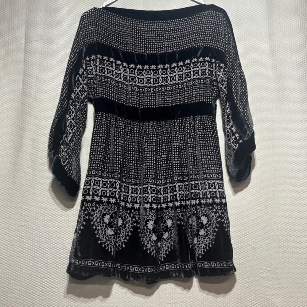 BCBGMAXAZRIA Silk Blend Velvet Burnout Tunic Dress Sz S Button Boho Whimsigoth - Picture 9 of 9